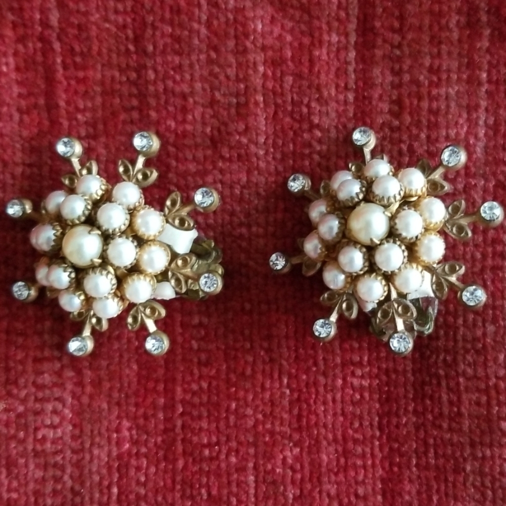 80's Pearl and diamond costume clip earrings